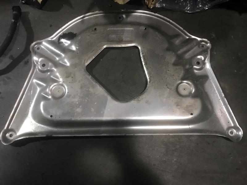 Cache sous moteur