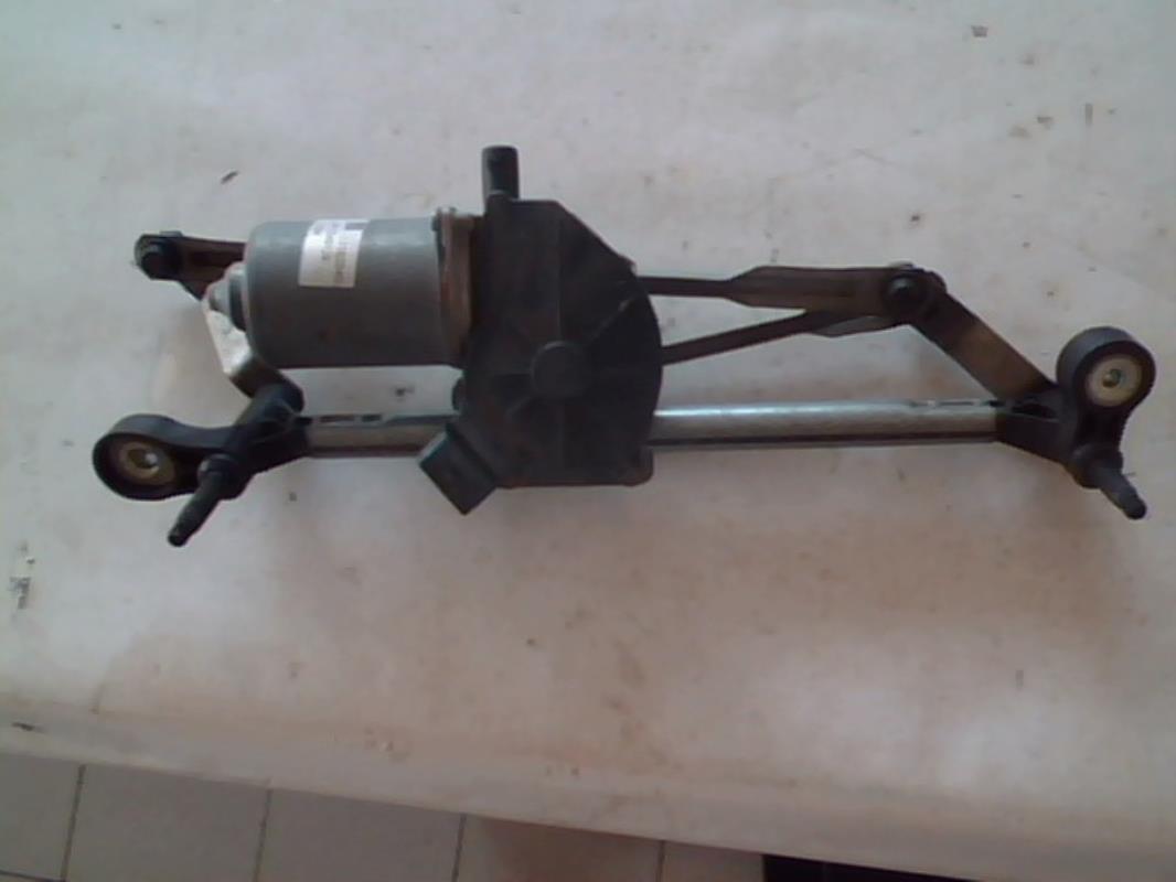 Moteur essuie glace avant