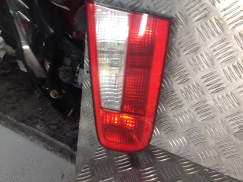Luz trasera secundaria derecha (luces)