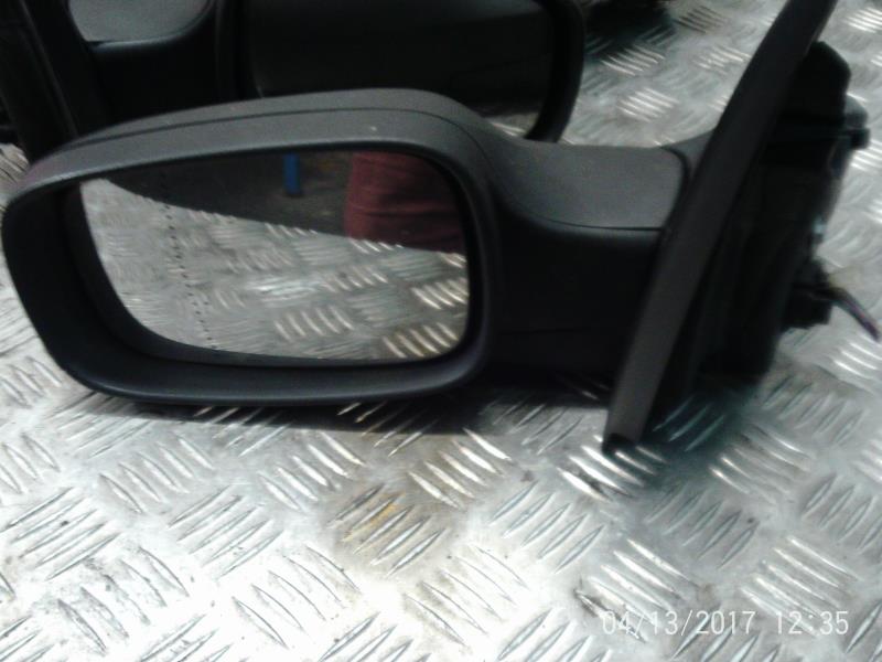 Retrovisor izquierdo