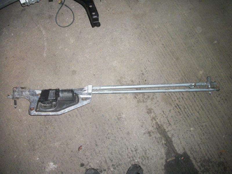 Moteur essuie glace avant