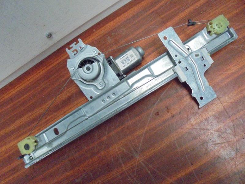 Moteur leve vitre avant droit