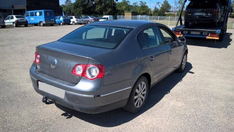 Moyeu avant droit VOLKSWAGEN PASSAT 5 Diesel - 1