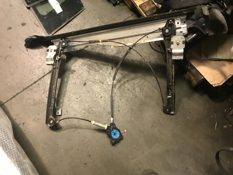 Leve vitre electrique avant gauche