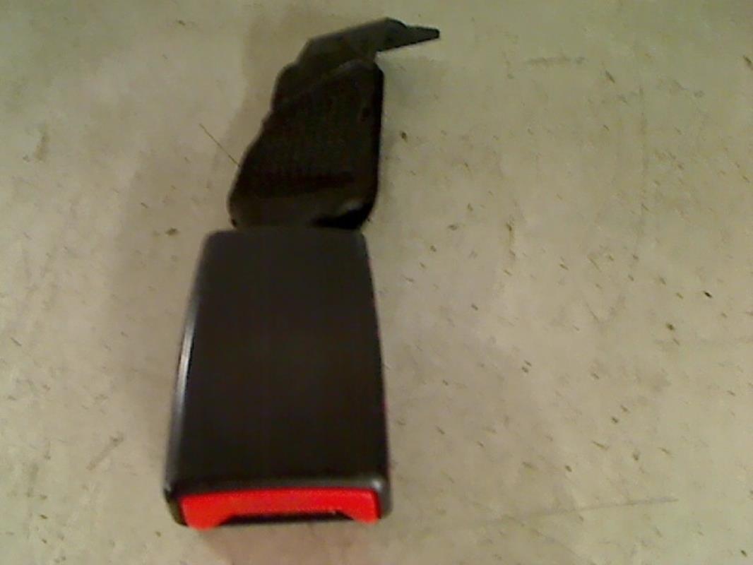 Attache ceinture arriere droit