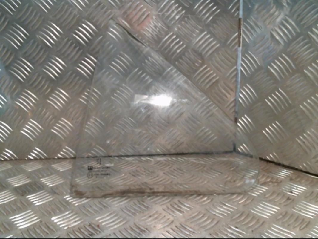 Ventanilla triangular trasera izquierda (puerta)
