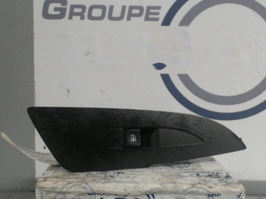 Interrupteur de leve vitre avant droit