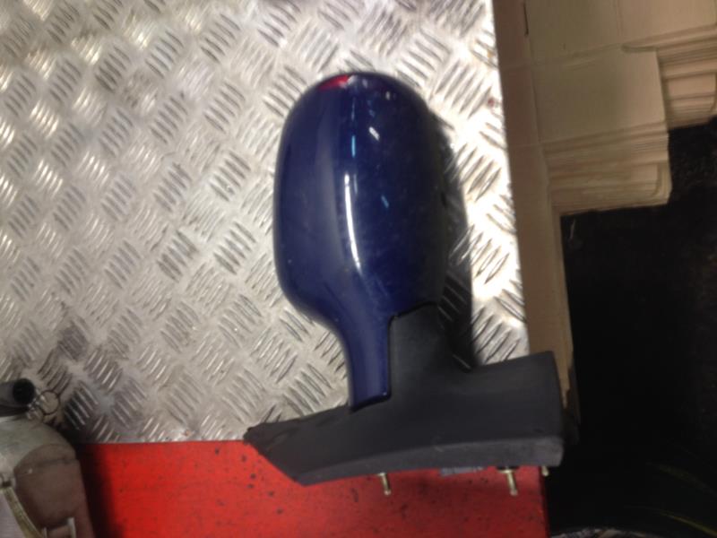 Retrovisor izquierdo