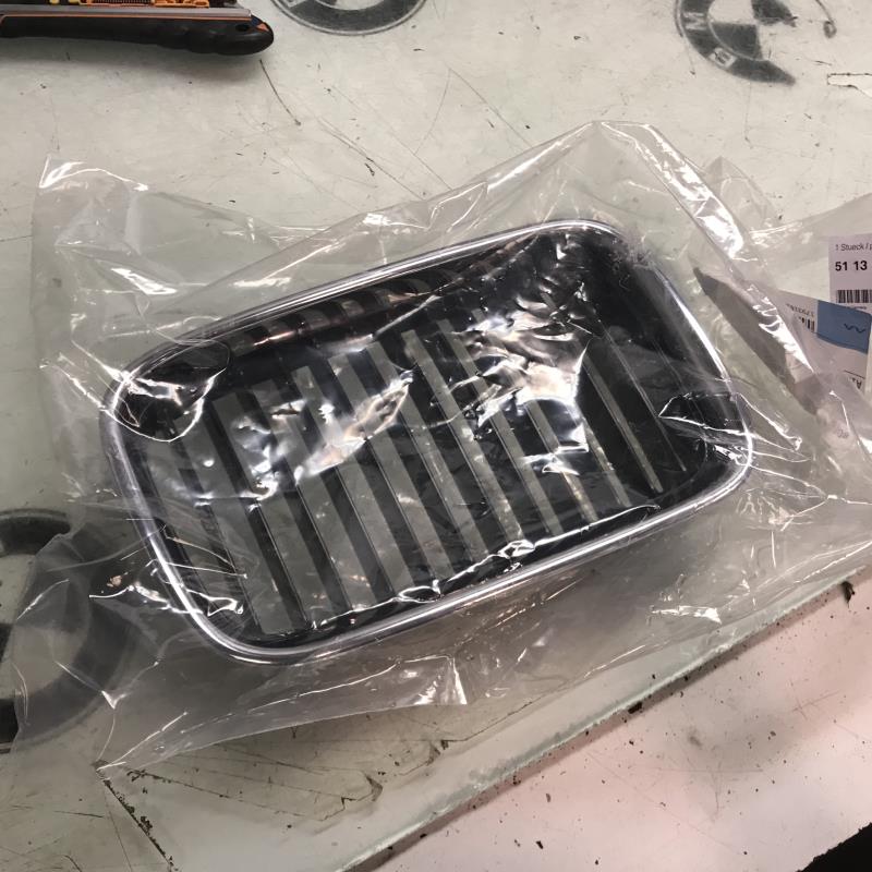 Grille de calandre droite