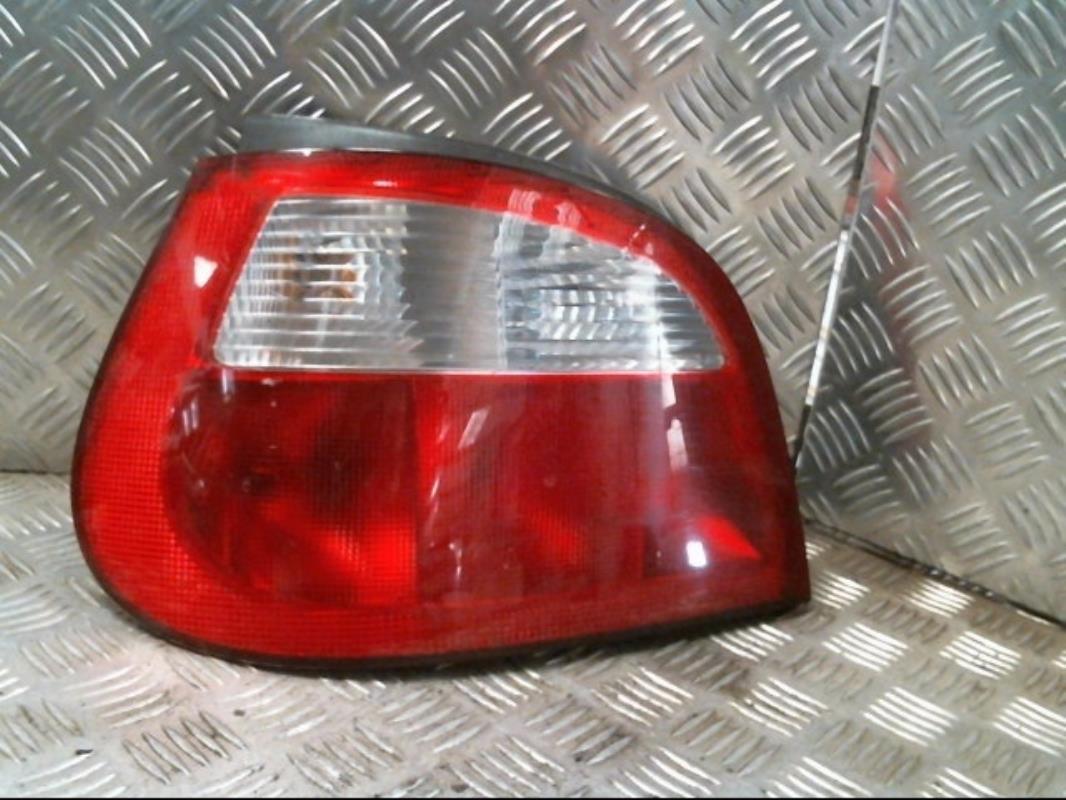Fanale posteriore principale sinistro (luci)