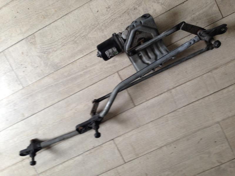 Moteur essuie glace avant