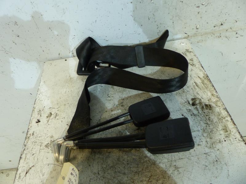 Attache ceinture arriere centrale