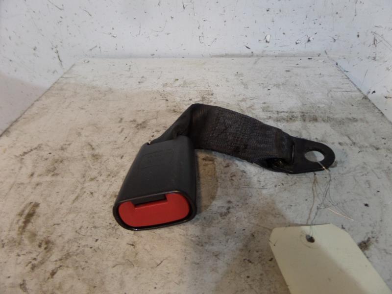 Attache ceinture arriere droit