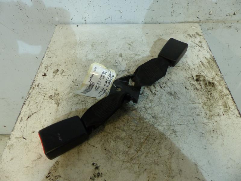 Attache ceinture arriere droit