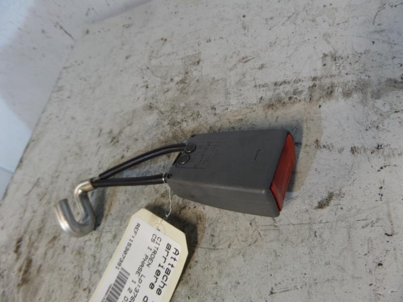 Attache ceinture arriere droit