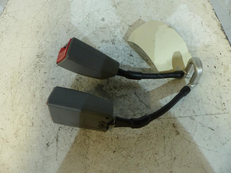 Attache ceinture arriere gauche