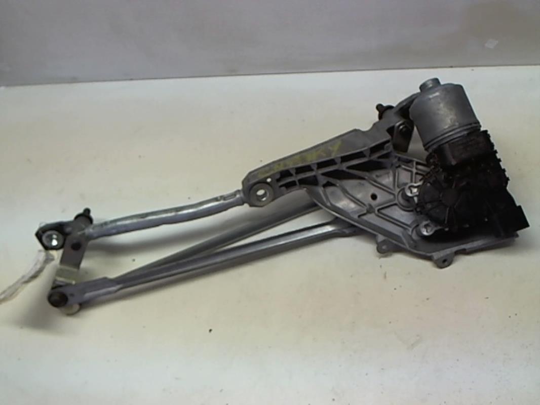Moteur essuie glace avant