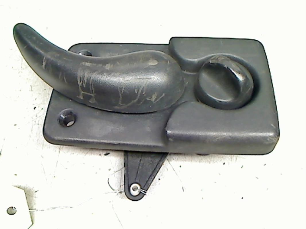 Poignee interieur porte laterale droite