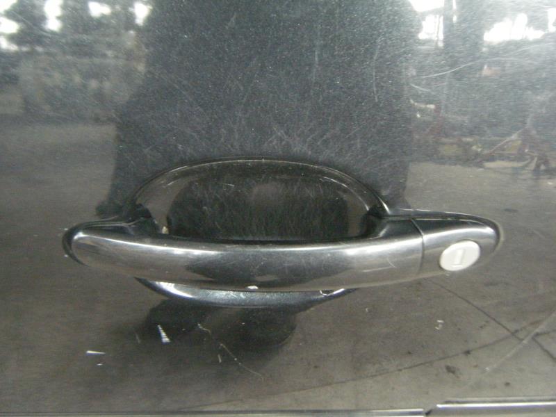 Poignee porte avant gauche