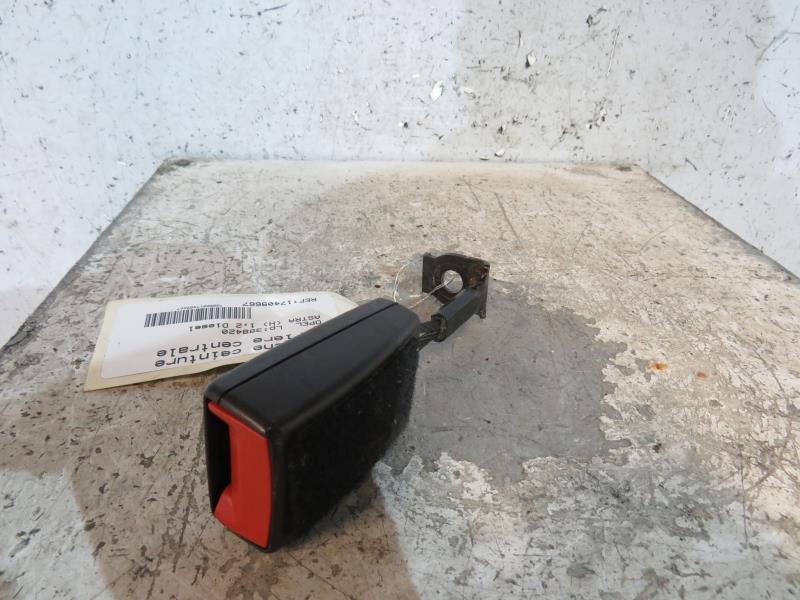Attache ceinture arriere centrale