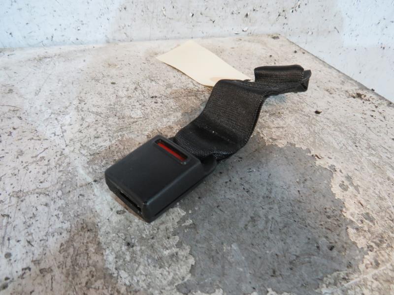 Attache ceinture arriere centrale