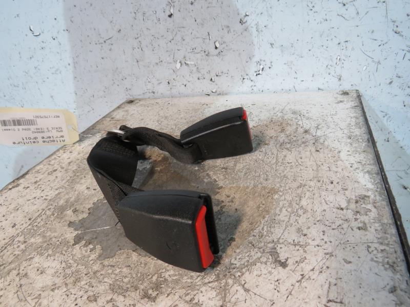 Attache ceinture arriere droit