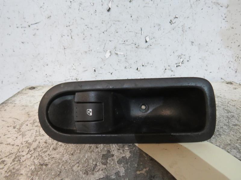 Interruptor de elevalunas trasero derecho