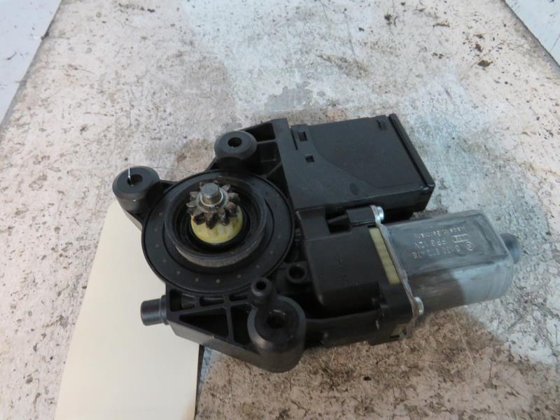 Moteur leve vitre avant droit