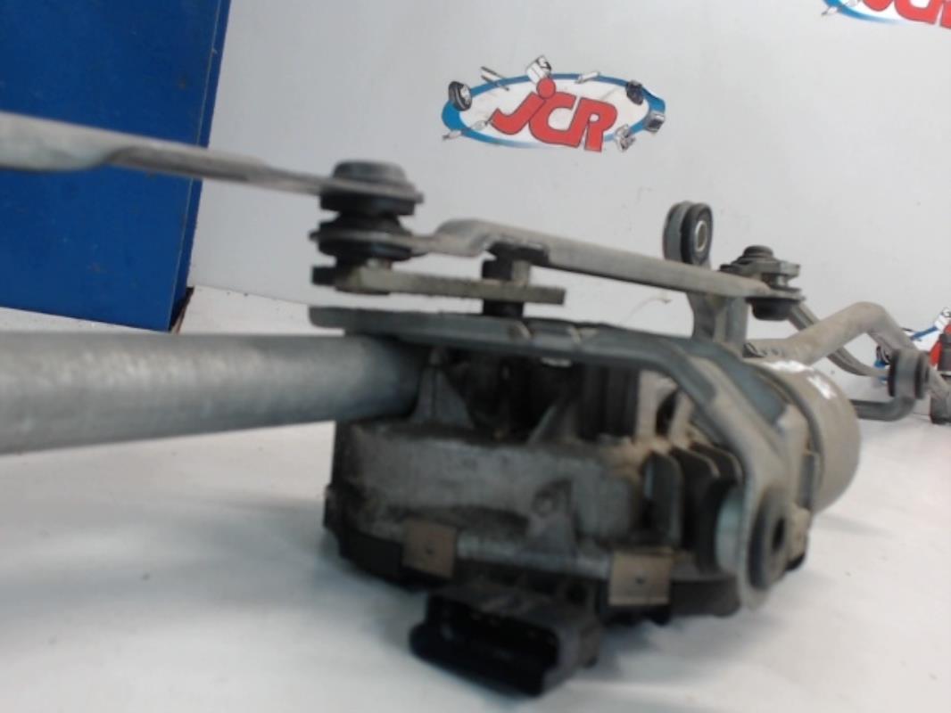 Moteur essuie glace avant