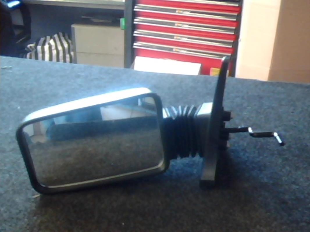 Retrovisor izquierdo