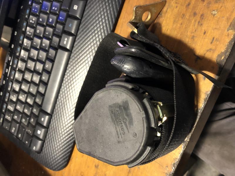 Ceinture arriere droit