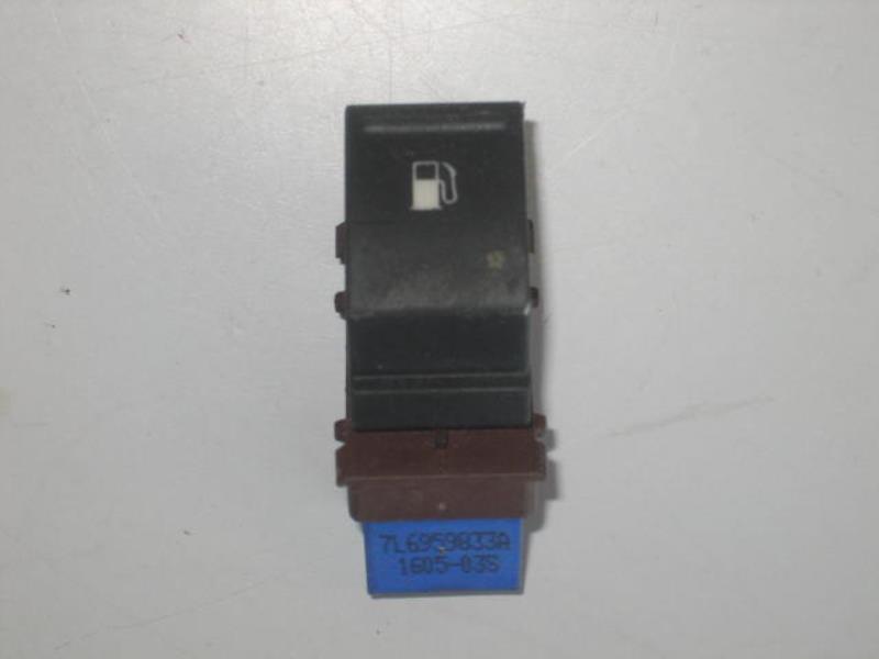 Attuatore chiavistello sportello carburante