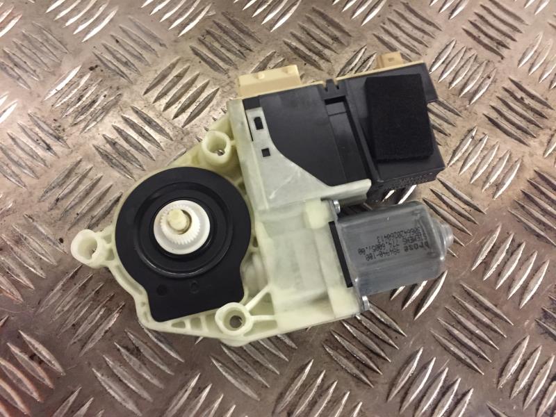 Moteur leve vitre avant droit