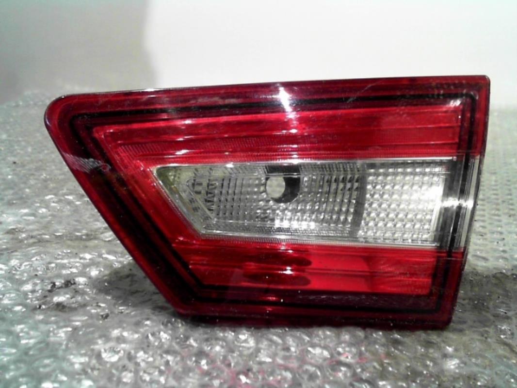 Luz trasera secundaria derecha (luces)