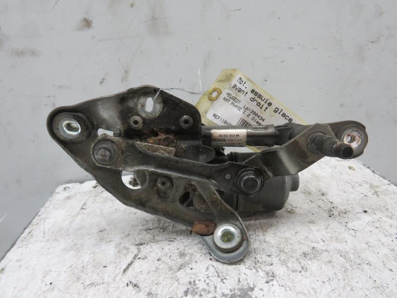 Moteur essuie glace avant droit