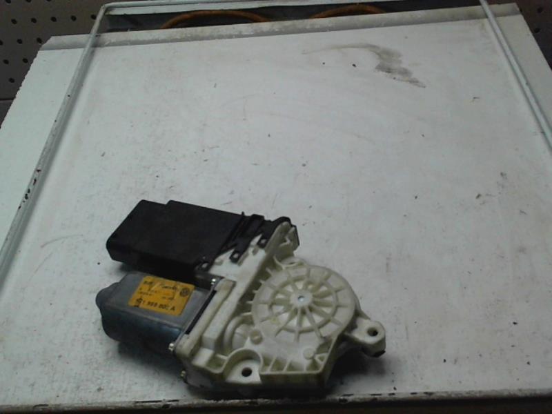 Moteur leve vitre avant droit