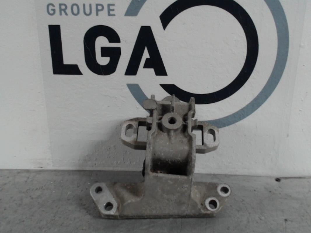 Support moteur droit