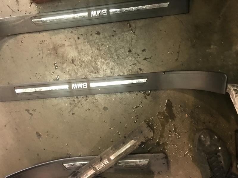 Baguette de porte avant droite