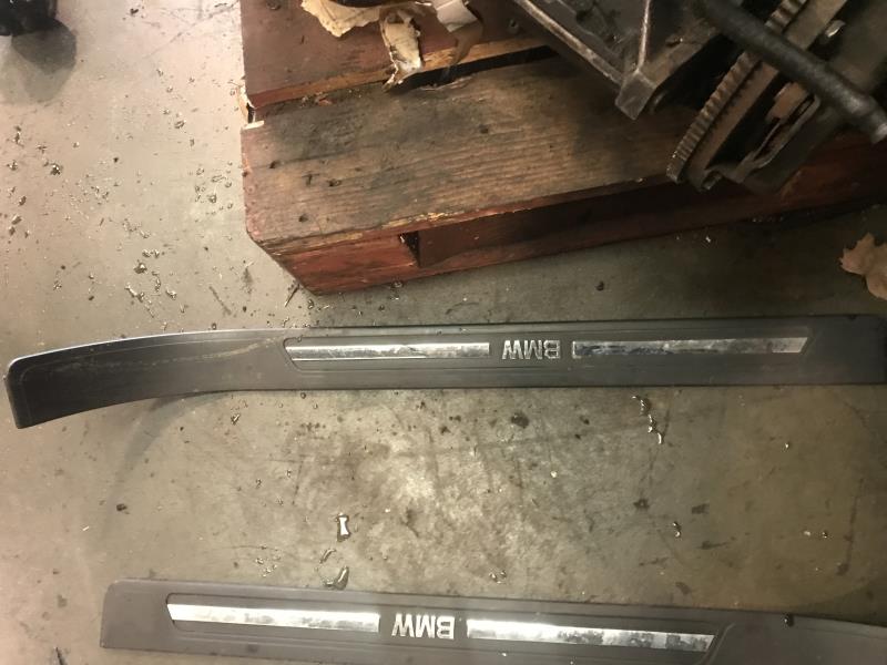 Baguette de porte avant gauche