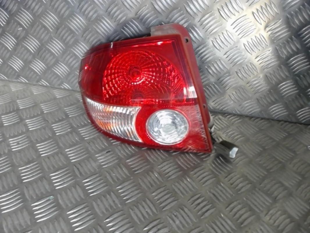 Fanale posteriore principale sinistro (luci)