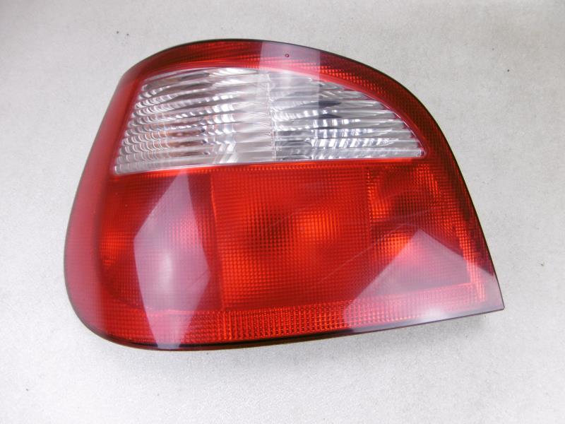 Fanale posteriore principale sinistro (luci)