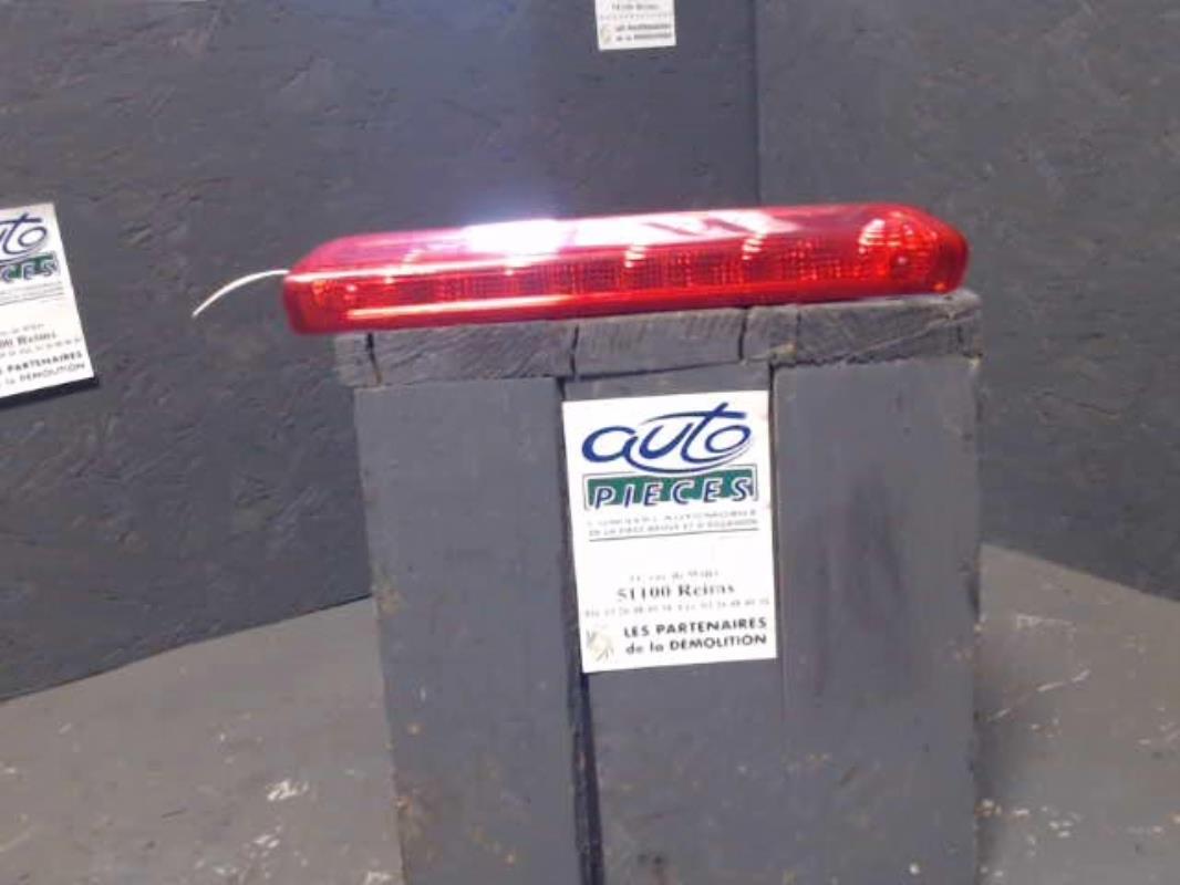 Feu arriere stop central