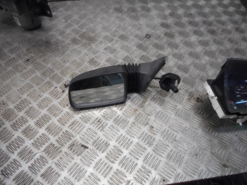 Specchietto retrovisore sinistro