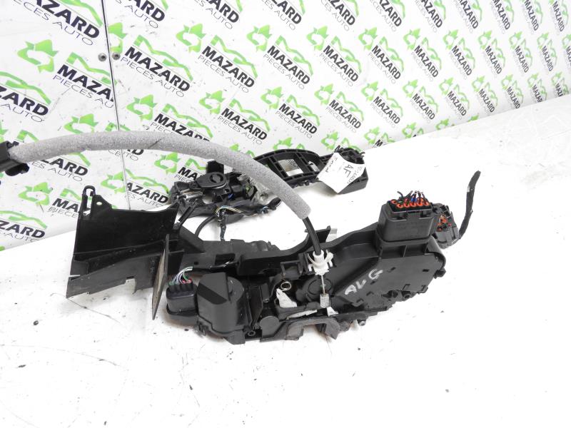 Cerradura delantera izquierda