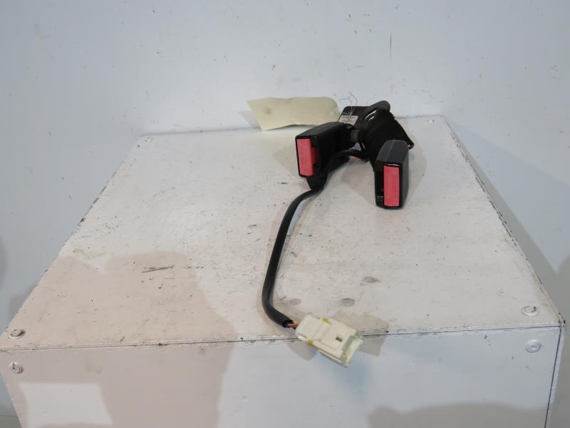 Attache ceinture arriere droit