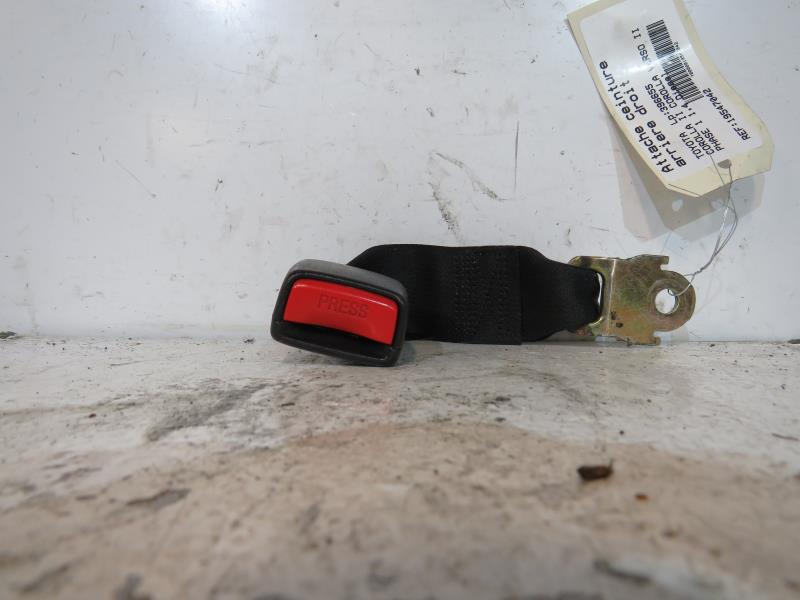 Attache ceinture arriere droit