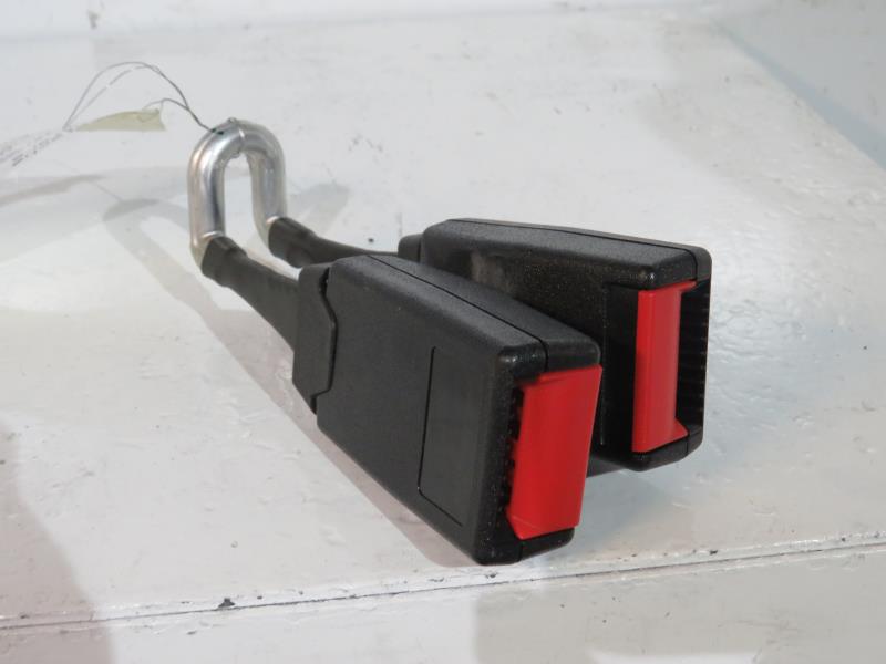 Attache ceinture arriere droit