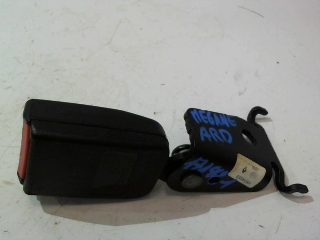 Attache ceinture arriere droit