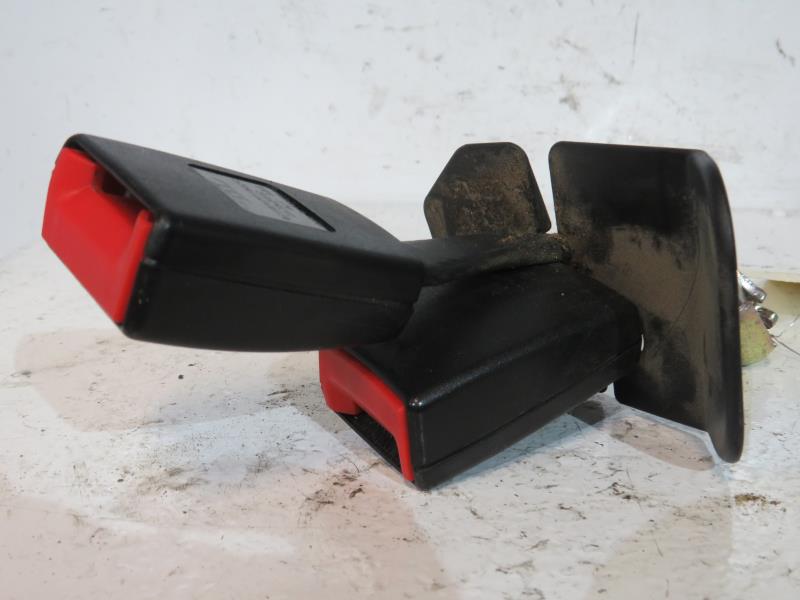 Attache ceinture arriere gauche