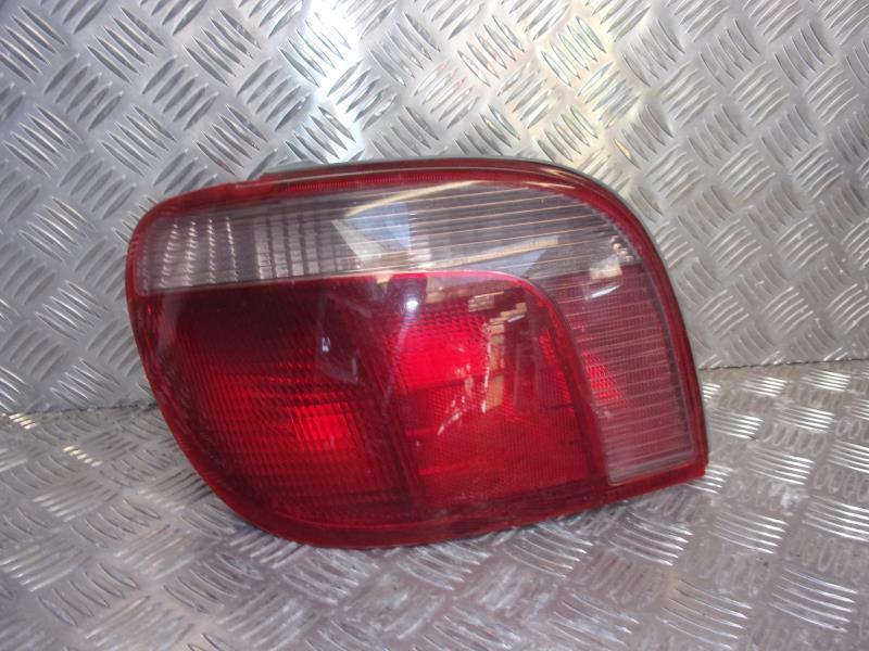 Fanale posteriore principale sinistro (luci)